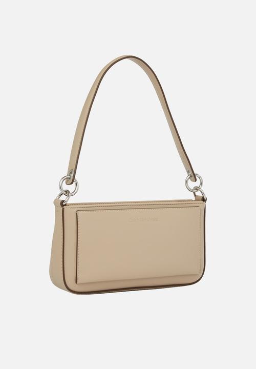 Calvin Klein - Sculpted shoulder pouch25 mono-crockery