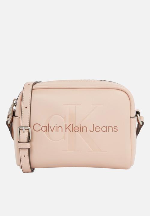 Calvin Klein - Sculpted camera bag18 mono - rose dust