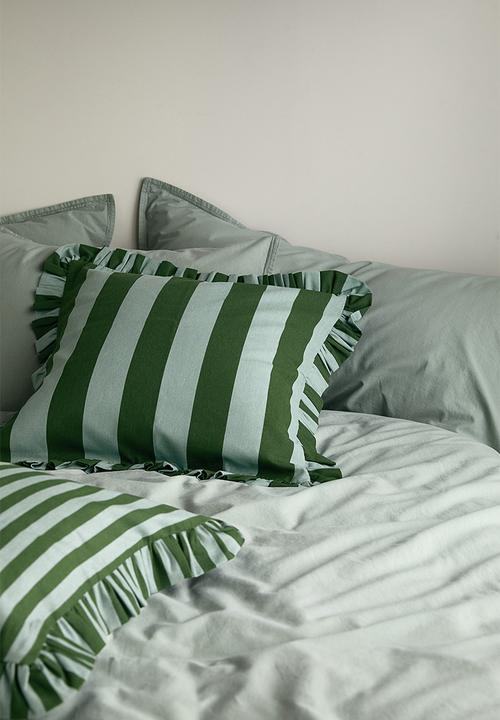 H&M - Frill-trimmed cushion cover - dark green/striped
