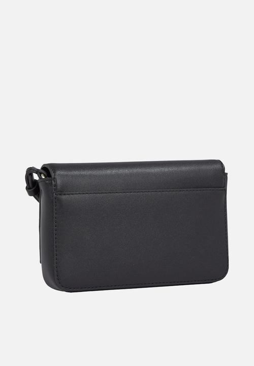 Calvin Klein - Sculpted ew flap phone cb mono - black/white
