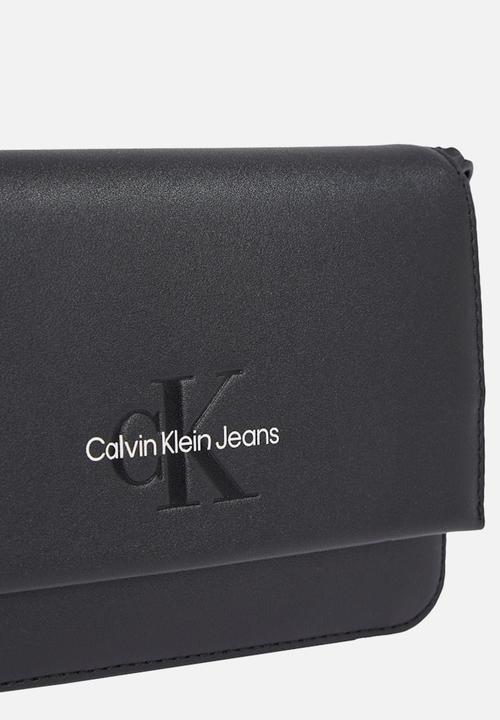 Calvin Klein - Sculpted ew flap phone cb mono - black/white