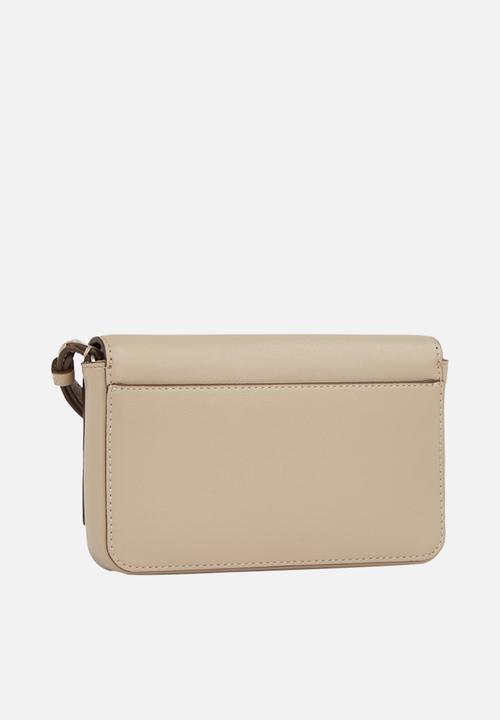 Calvin Klein - Sculpted ew flap phone cb mono - crockery