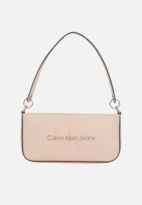 Calvin Klein - Sculpted shoulder pouch25 mono - rose dust