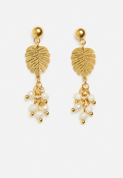 Zoe on Trend - Vogue pearl and leaf drop earrings - gold 