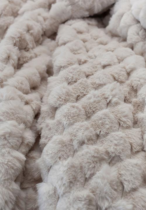 Linen House - Arctic Faux Fur Throw Ivory 