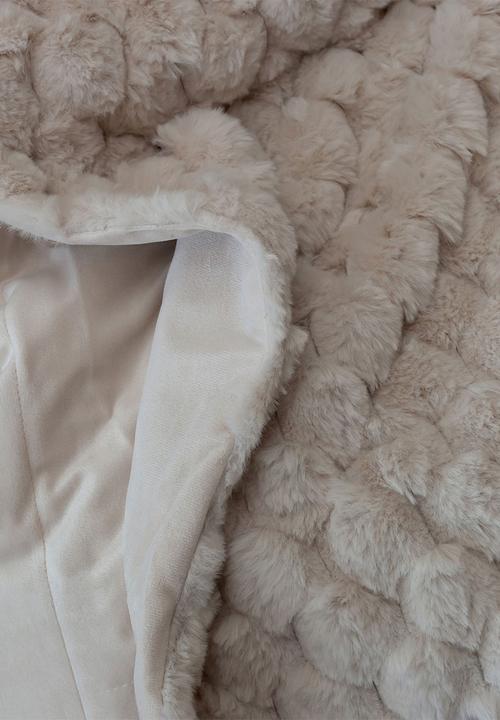 Linen House - Arctic Faux Fur Throw Ivory 