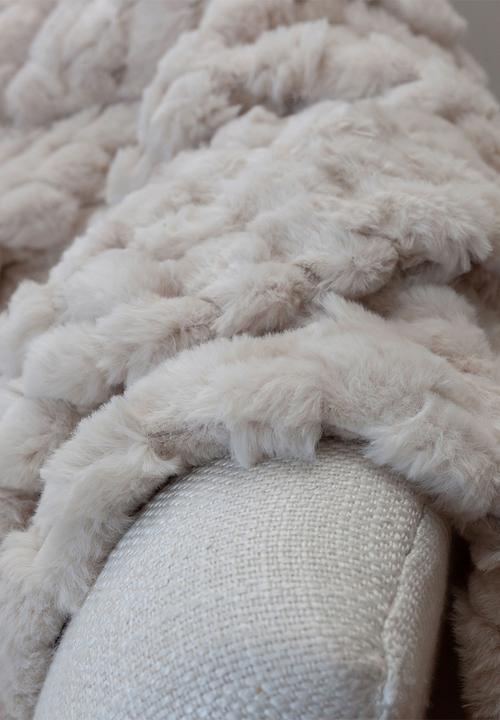 Linen House - Arctic Faux Fur Throw Ivory 