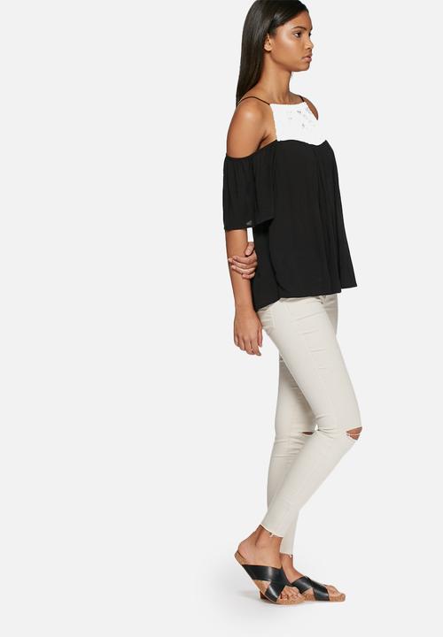 Vero Moda - Crinkla cold shoulder top