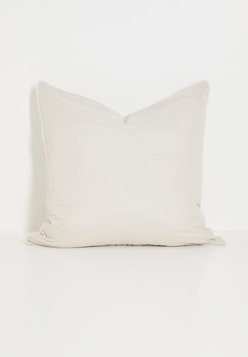 Grey Gardens - Shearling cushion cover - natural