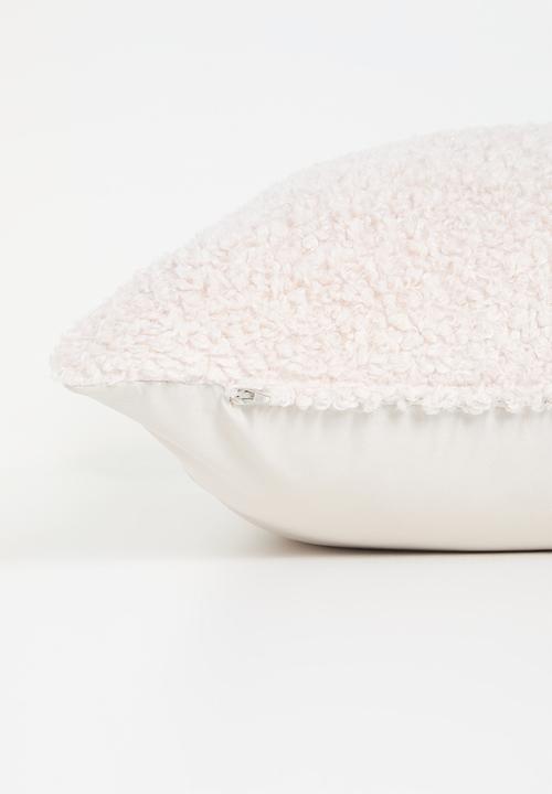 Grey Gardens - Shearling cushion cover - natural