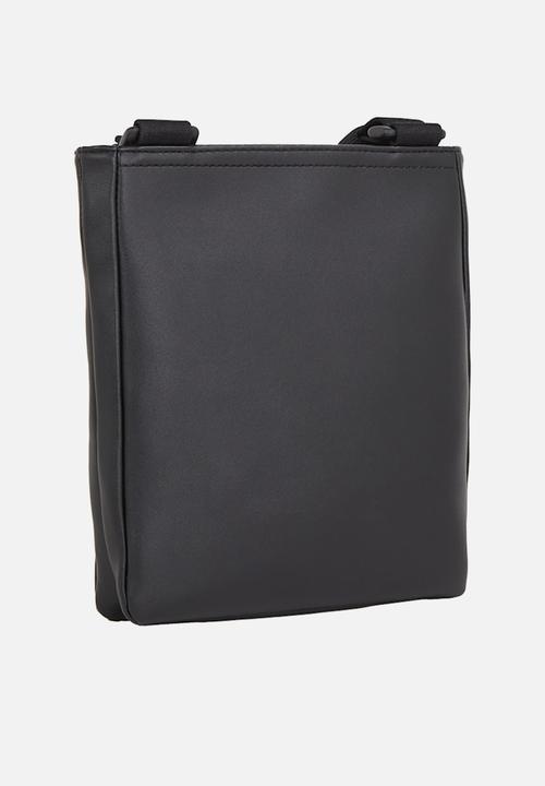Calvin Klein - Mono Logo Flat Pack18 - Black