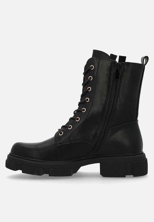 Plum - Zenith lace-up boot - black