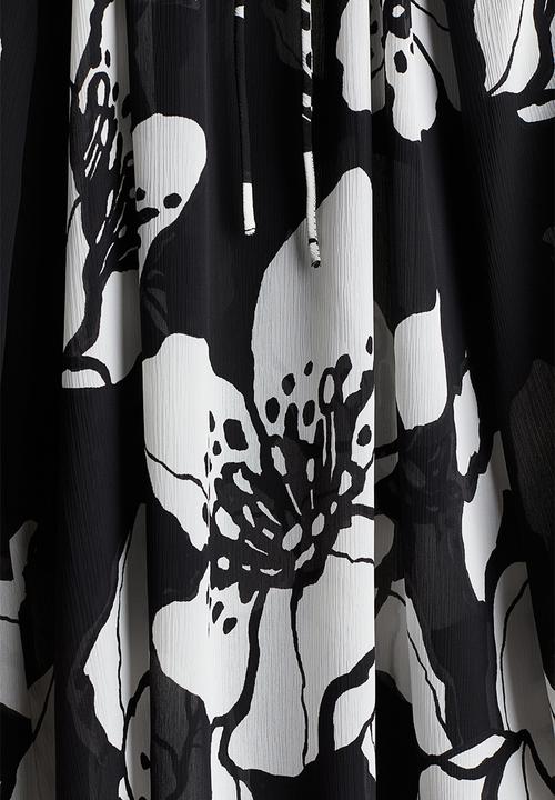 H&M - Crinkled chiffon blouse - black & white floral