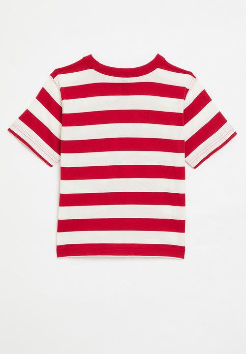 Cotton On - Jonny short sleeve graphic print tee - varsity red/vanilla block stripe/sport & leis