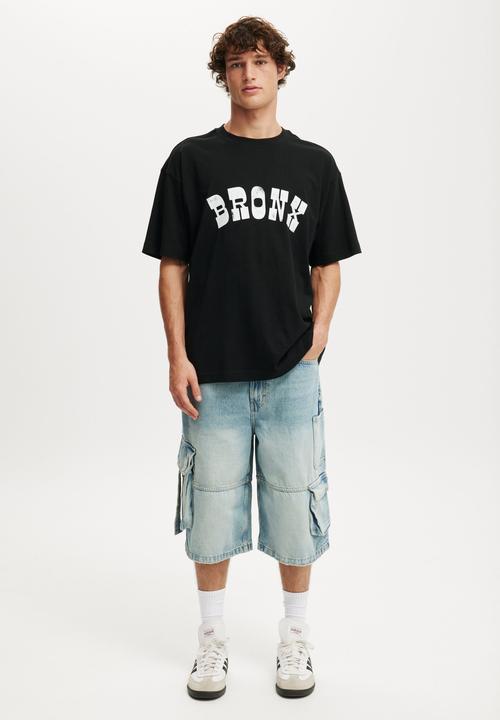 Cotton On - Box Fit Graphic T-Shirt - Black/Bronx