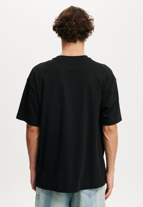 Cotton On - Box Fit Graphic T-Shirt - Black/Bronx