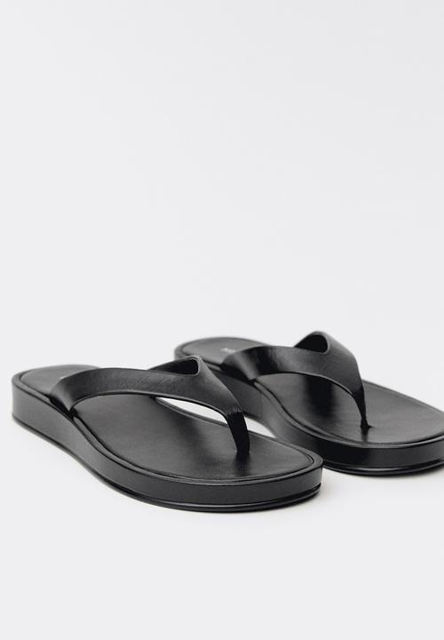 MANGO - Somni leather thong - black