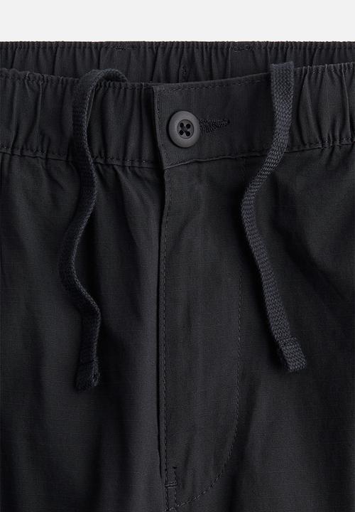 H&M - Relaxed fit cargo trousers - black