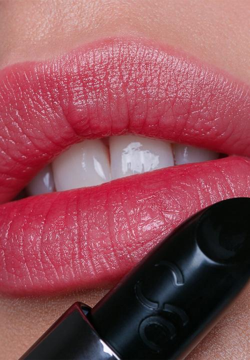 Catrice - Dark Ruby Glow Lip Balm 010 - Fiery Temptation