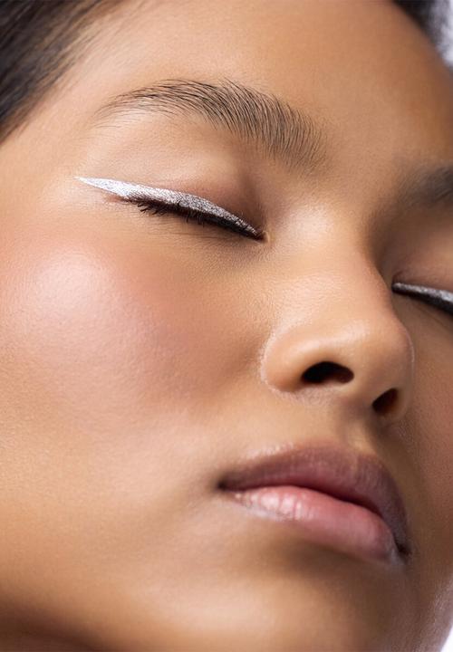 Catrice - Space Glam Liquid Effect Eyeliner 010 - Moonstone Metallic