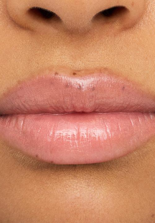 essence - Glossy Glaze High Shine Lipstick 02 - On Cloud Nude