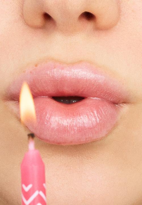 essence - Birthday Bomb Shiny Lipgloss 01 - Cake My Day!