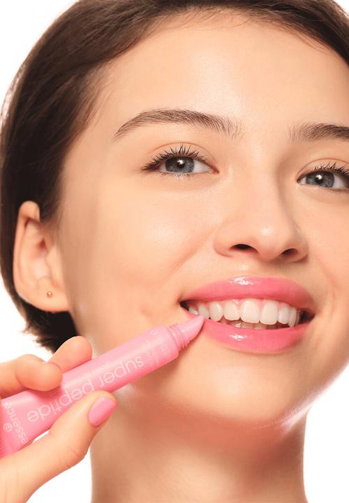 essence - The Super Peptide Glossy Lip Treatment 04 - Coralized!