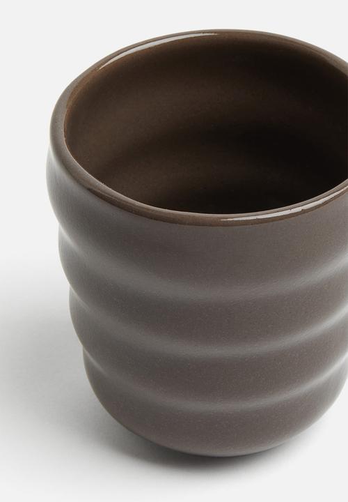H&M - Fluted stoneware mug - brown