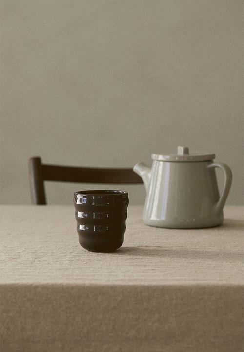 H&M - Fluted stoneware mug - brown