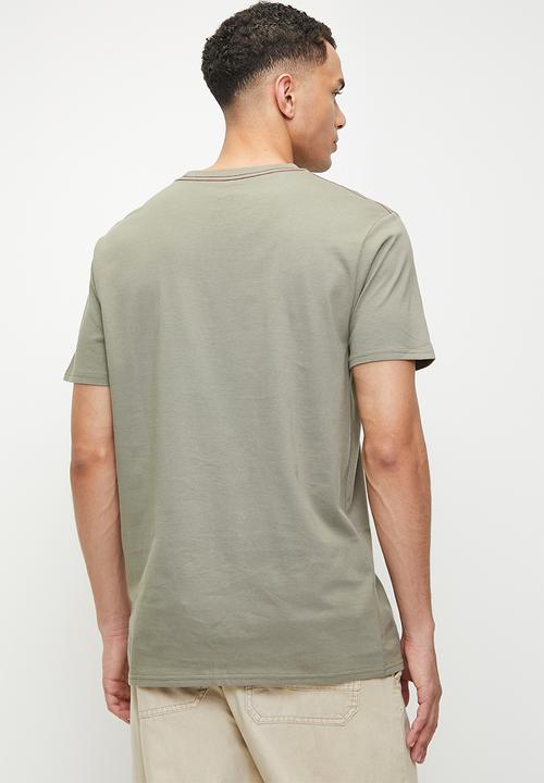 RVCA - Ag seal short sleeve red stitch - aloe