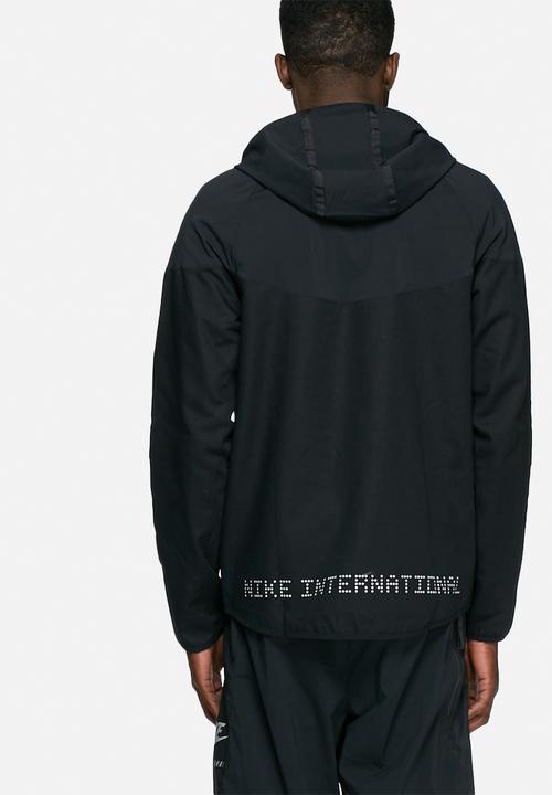 Nike - Perforated windrunner