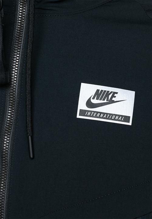Nike - Perforated windrunner