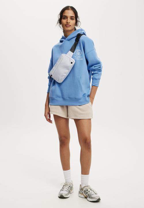 Cotton On - Plush Essential Gym Short - Sesame Marle