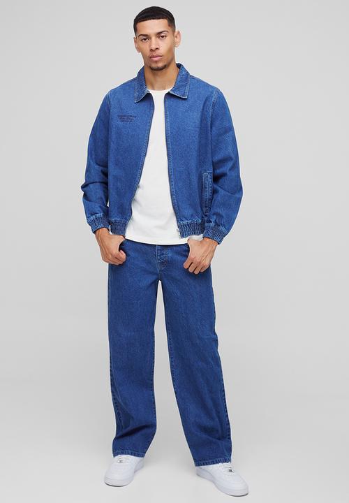 boohooMAN - Embroidered Relaxed Fit Jeans - Mid Blue