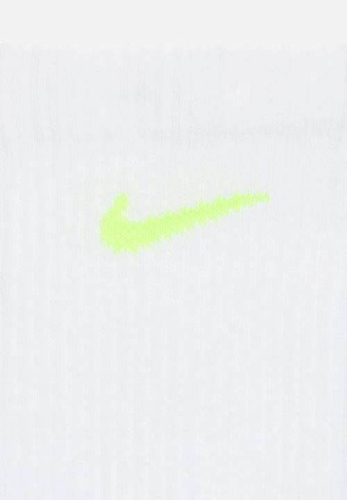 Nike - Nike Everyday Plus Cushioned - white