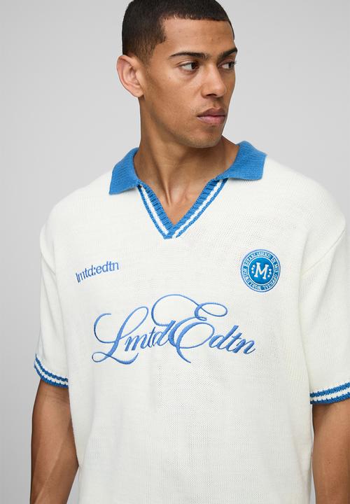 boohooMAN - Oversized V Neck Limited Edition Short Sleeve Knitted Polo - White