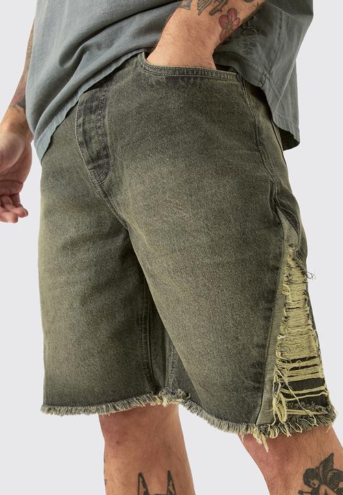 boohooMAN - Relaxed Rigid Extreme Side Ripped Denim Short In Antique Gr - Antique Wash