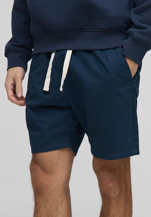 boohooMAN - Elasticated Waist Slim Fit Twill Shorts - Navy