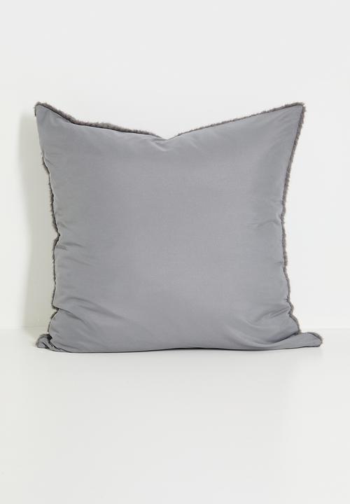Grey Gardens - Chevron cushion cover - Grey