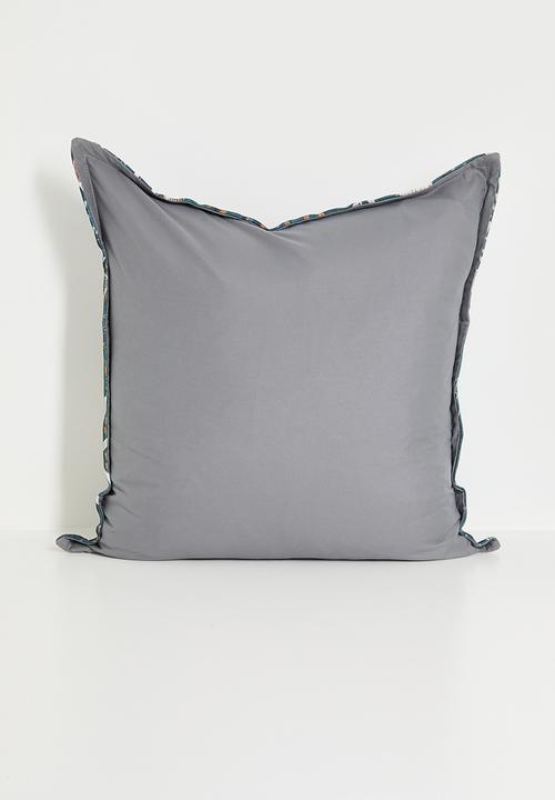Grey Gardens - Kelp cushion cover - Multi