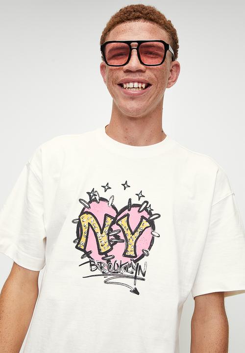 Cotton On - Box Fit Graphic T-Shirt - Vintage White/NY Cupid Love