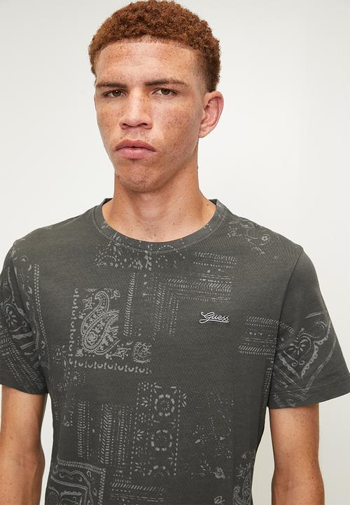 GUESS - Short sleeve cn lasered aop tee - aop asphalt bandana