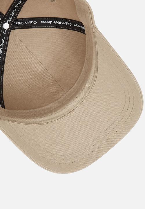 Calvin Klein - Mono logo embro cap - crockery