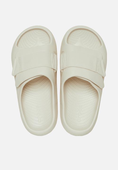Crocs - Mellow Luxe Recovery Slide - Stucco