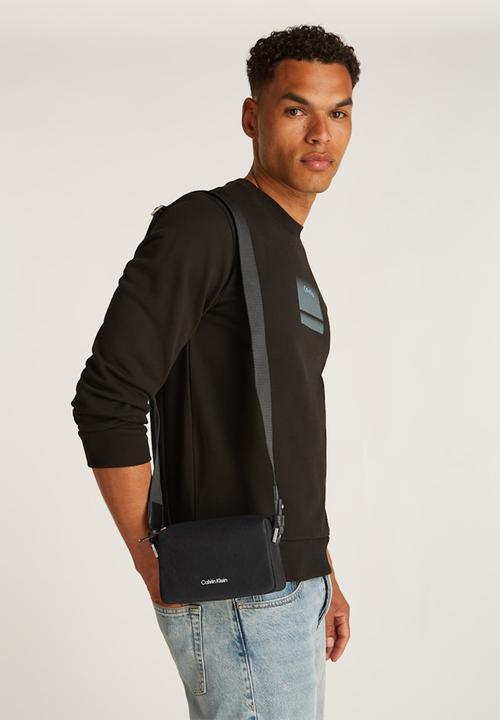 Calvin Klein - CK Must Camera Bag S Mono - Twill Mono Black