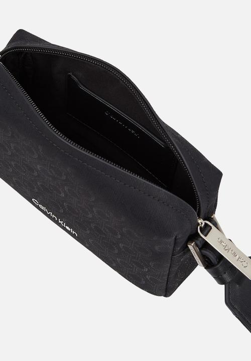 Calvin Klein - CK Must Camera Bag S Mono - Twill Mono Black