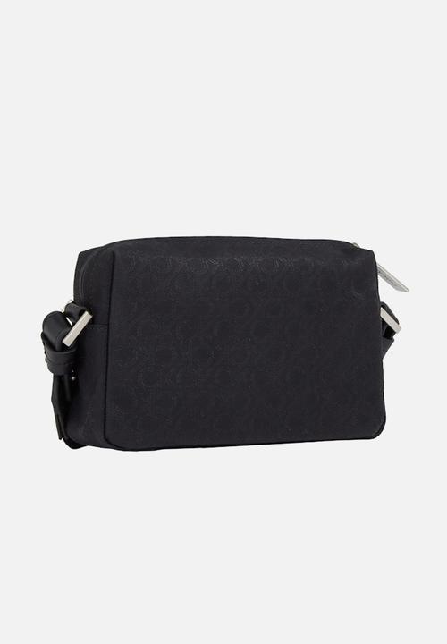 Calvin Klein - CK Must Camera Bag S Mono - Twill Mono Black