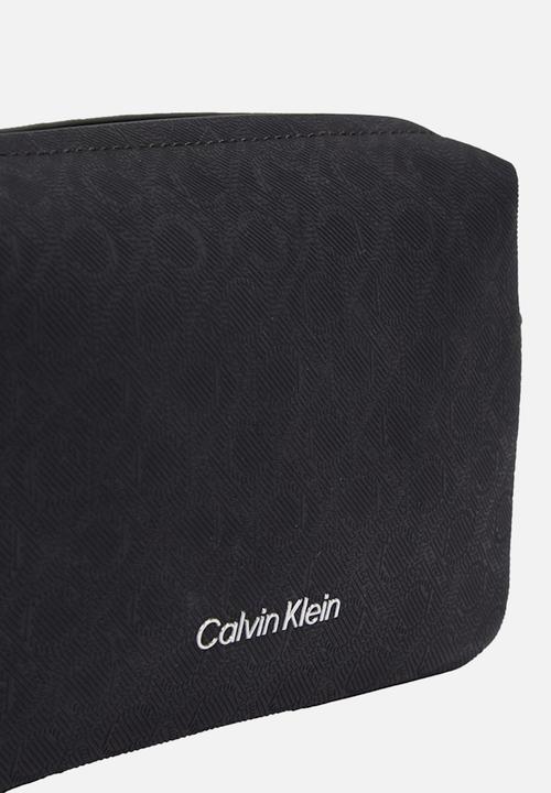 Calvin Klein - CK Must Camera Bag S Mono - Twill Mono Black
