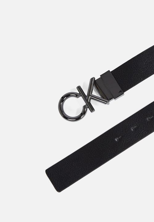 Calvin Klein - Adj/Rev CK Metal Bombe Pb 35Mm - CK Black /Dk Brown