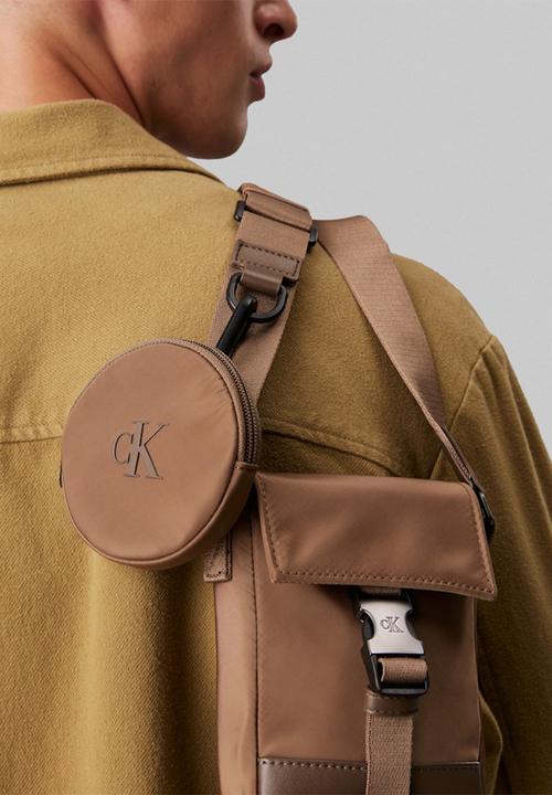 Calvin Klein - Speed Clip Ns Flap Phone Cb Ny - Shitake